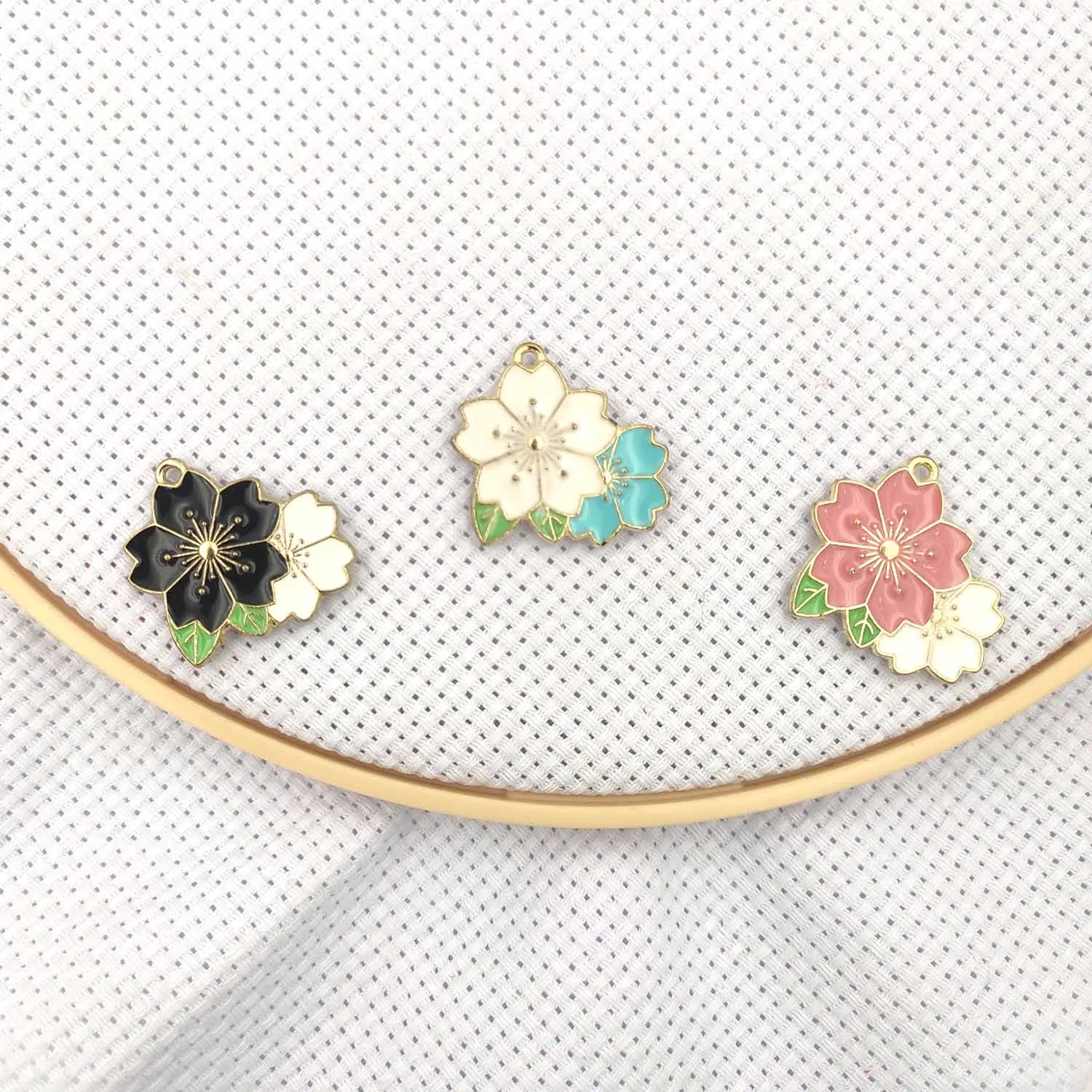 Needle Minder Magnets Flowers Needle Holder for Sewing Embroidery