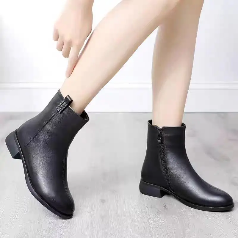 Vintage schwarze Lederstiefel Winter Frau 2025, Pelzstiefel, modische spitze Zehenschuhe, Damen-Reißverschluss, Plateaustiefel, weiblich – Detail 3