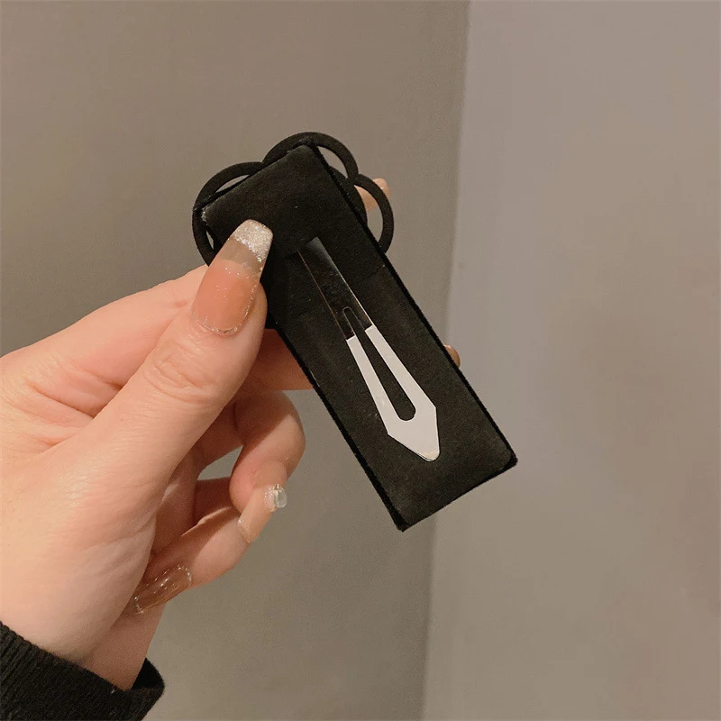 Рисунок 5 - Женская бархатная заколка для волос