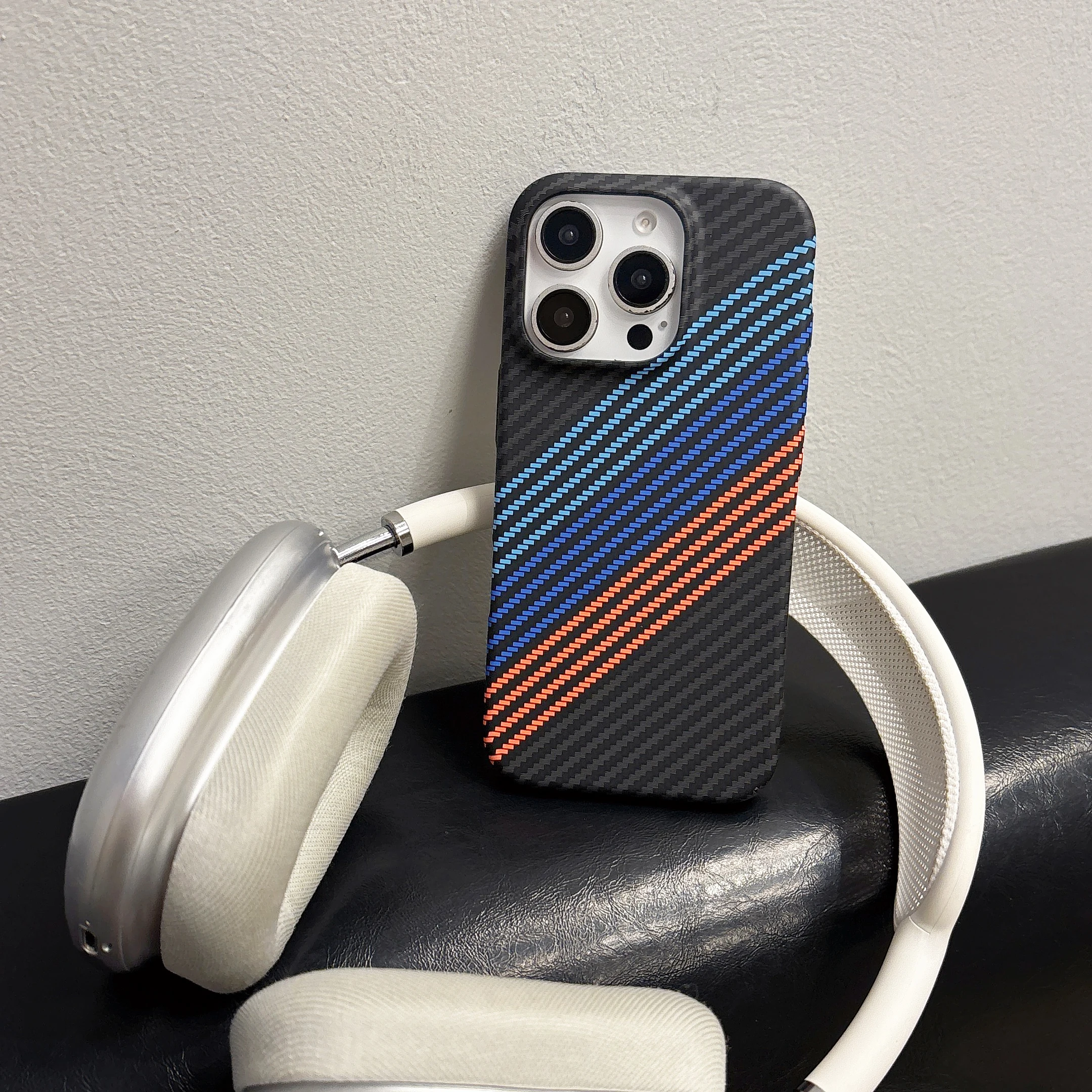 Sleek Carbon Fiber Texture Matte Shockproof Bumper Case - Slim Hard Back Cover