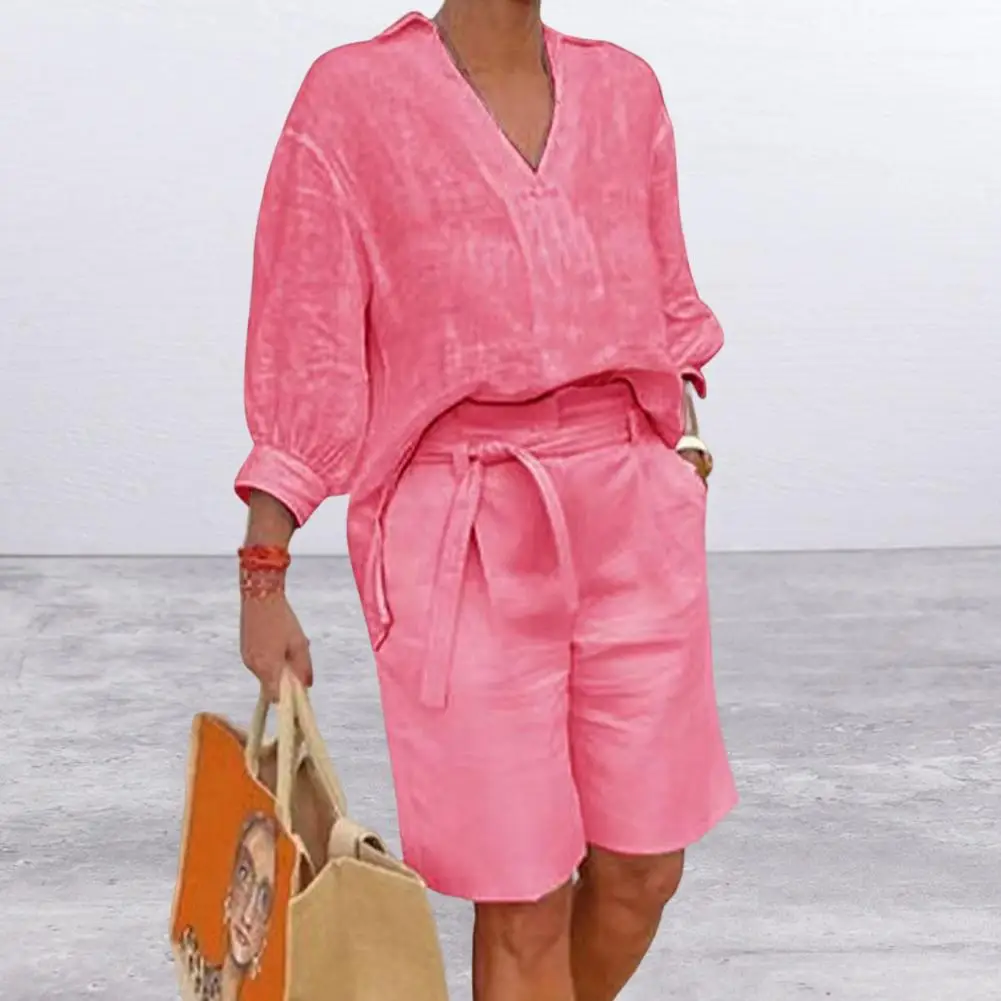 

Комплект из топа и шортов для женщин, свободная футболка с V-образным вырезом, поясом и рукавами три четверти, с защитой от пиллинга, прямая Одежда с шортами