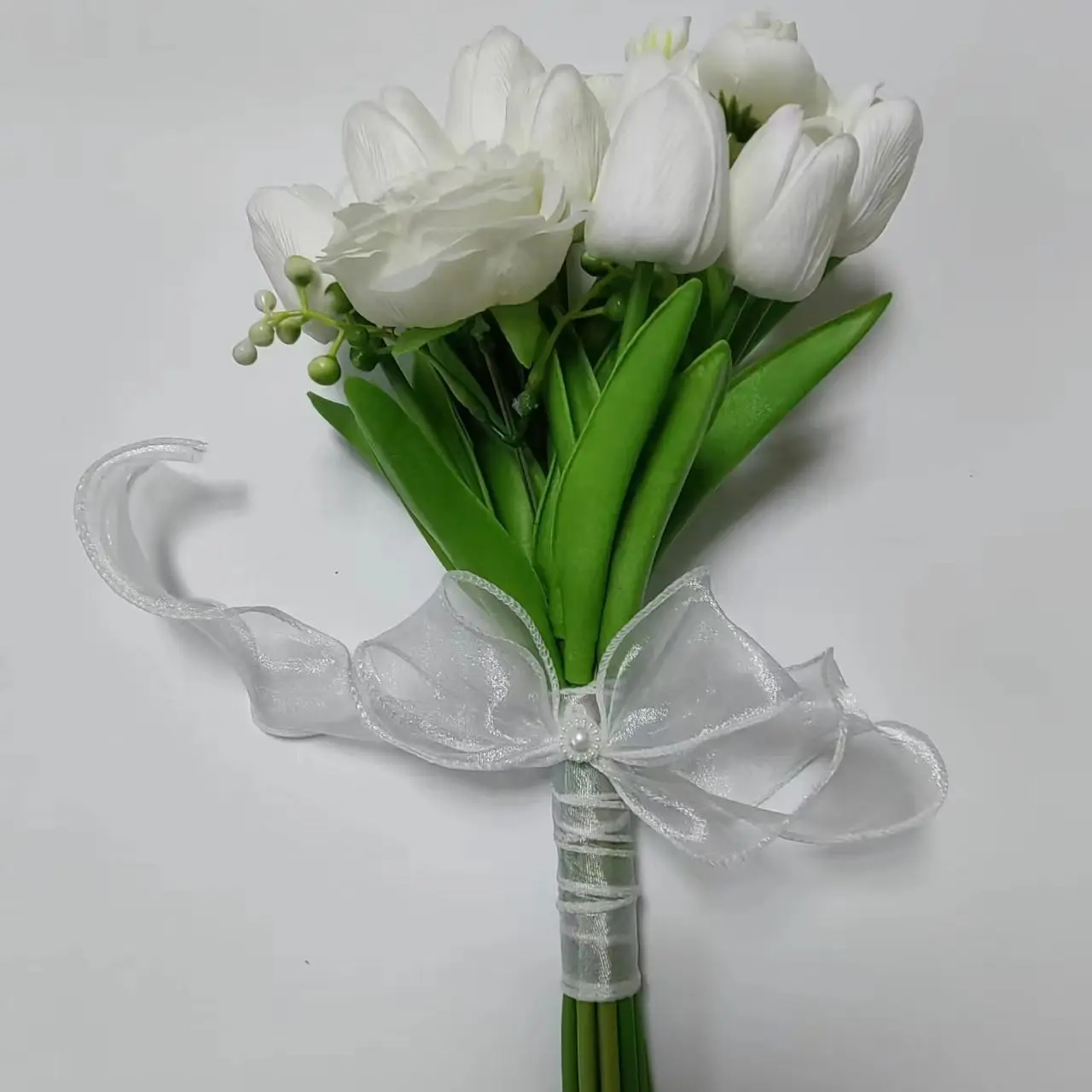 

Artificial Wedding Handheld Flower Bundle White Tulip Rose Combination Flower Bundle