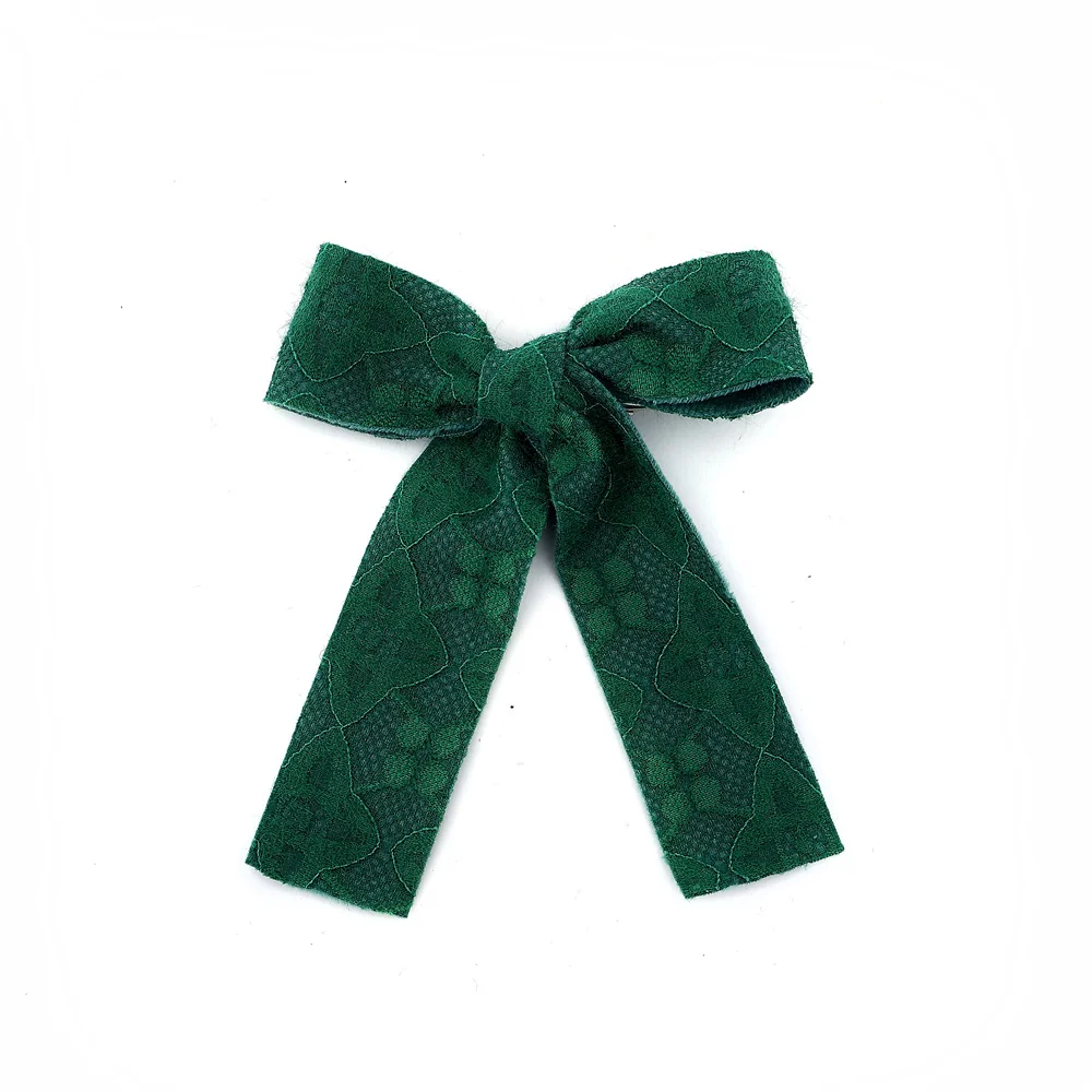 medium clip green