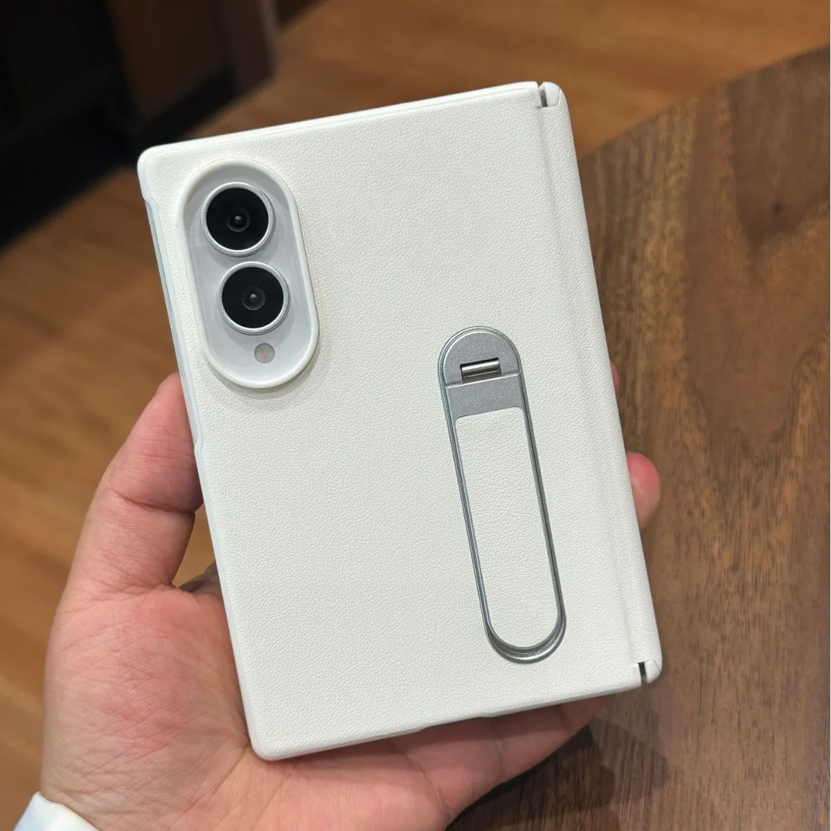 Magnetic Foldable Screen Center Hinge Case with Matte Texture and Leather-Like Finish