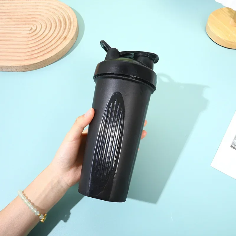 Protein Bottle Shaker Bottle Shaking Cup Protein Shaker Cup 600ml Portable Protein Powder Shaker Bottle Leak Proof Water Bottle for Gym Fitness Training Sport Shaker Mixing Cup with Scale