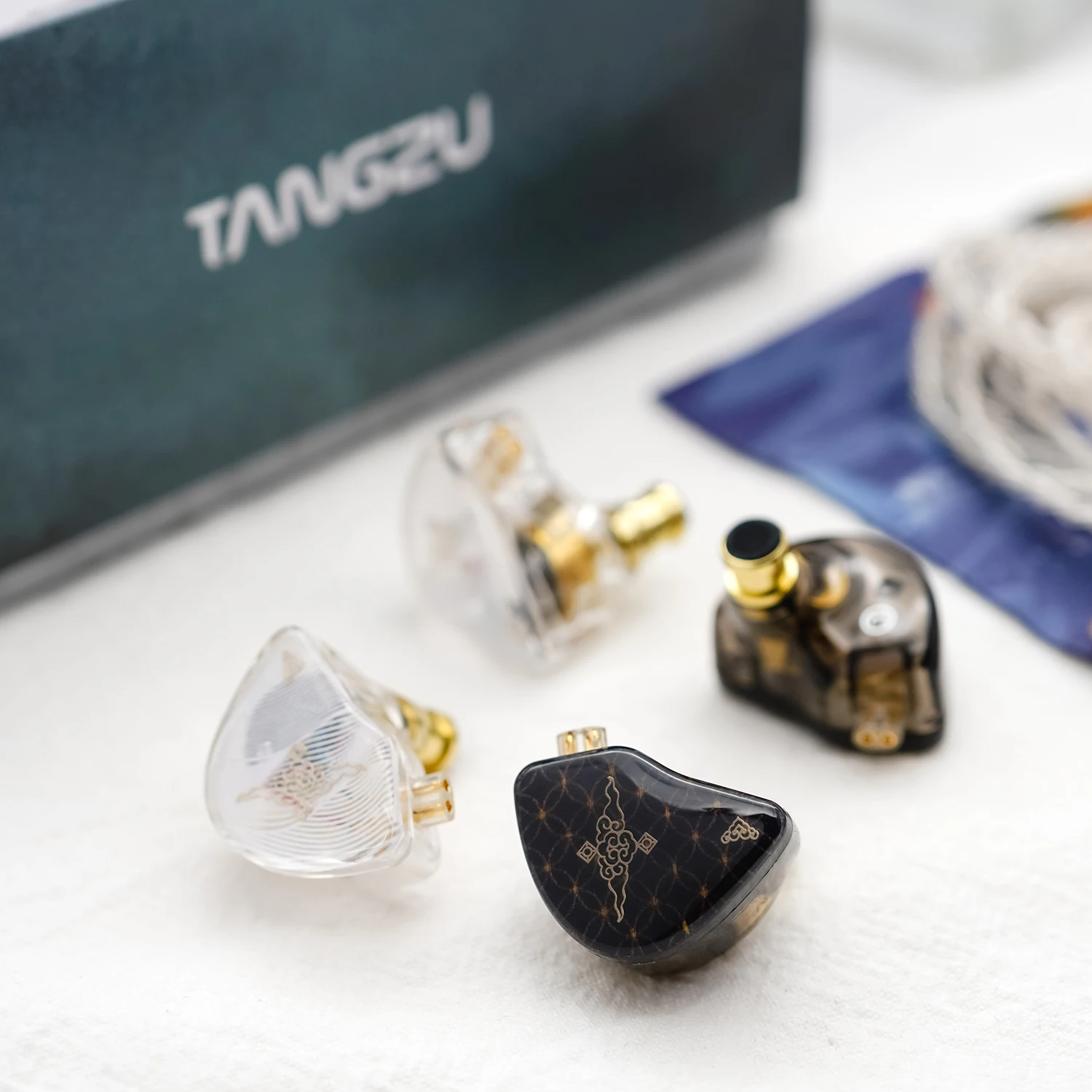 Tangzu wan'er IEMs Newest 10mm Dynamic Driver PET Diaphragm in-Ear  Headphones,Noise Isolating Wired Earbuds with Detachable 2Pin OFC Braided  Cable for Audiophile Musician DJ Stage (White,without Mic)