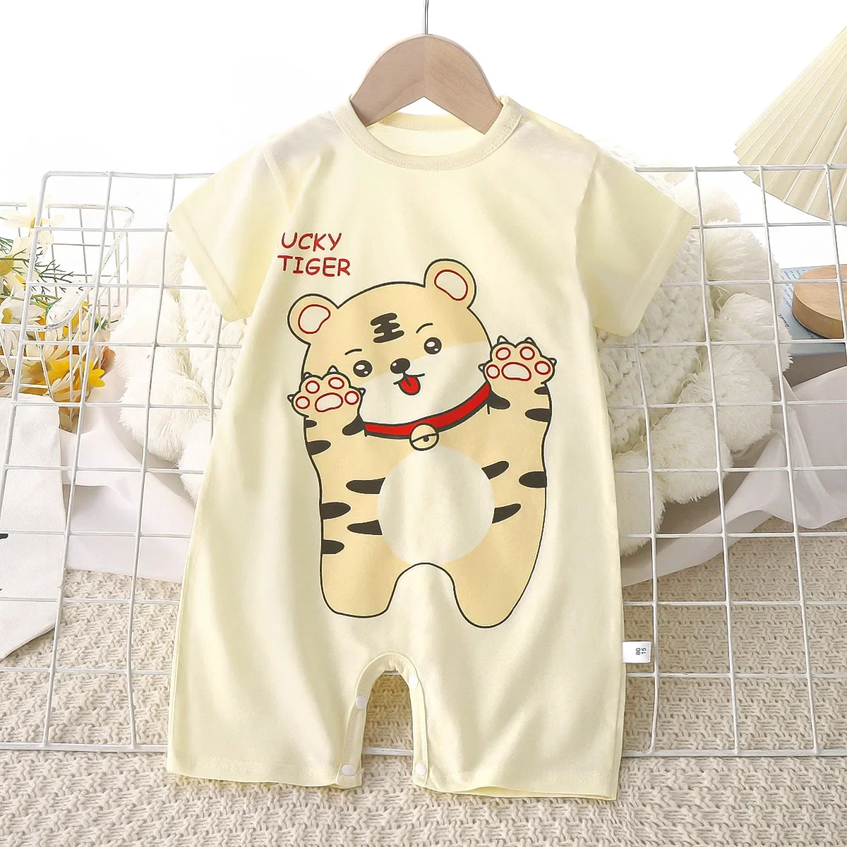 Рисунок 5 - Новинка 2024, блестящий комбинезон