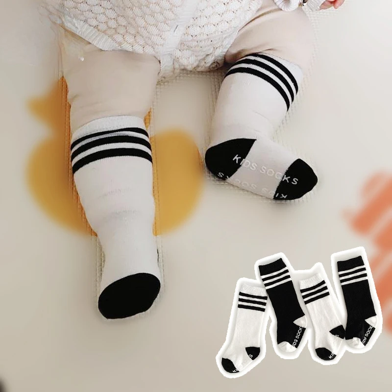 Chaussettes antidérapantes en coton doux pour bébé fille et nouveau-né, à rayures noires et blanches, pour garçon et fille, collection printemps automne hiver