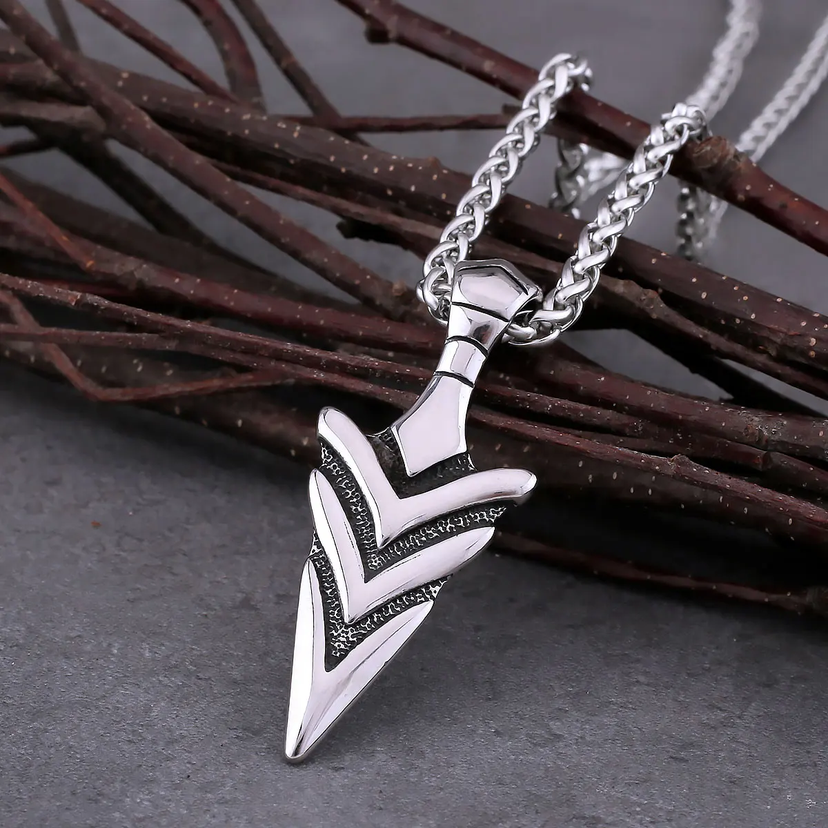Détail du pendentif guerrier