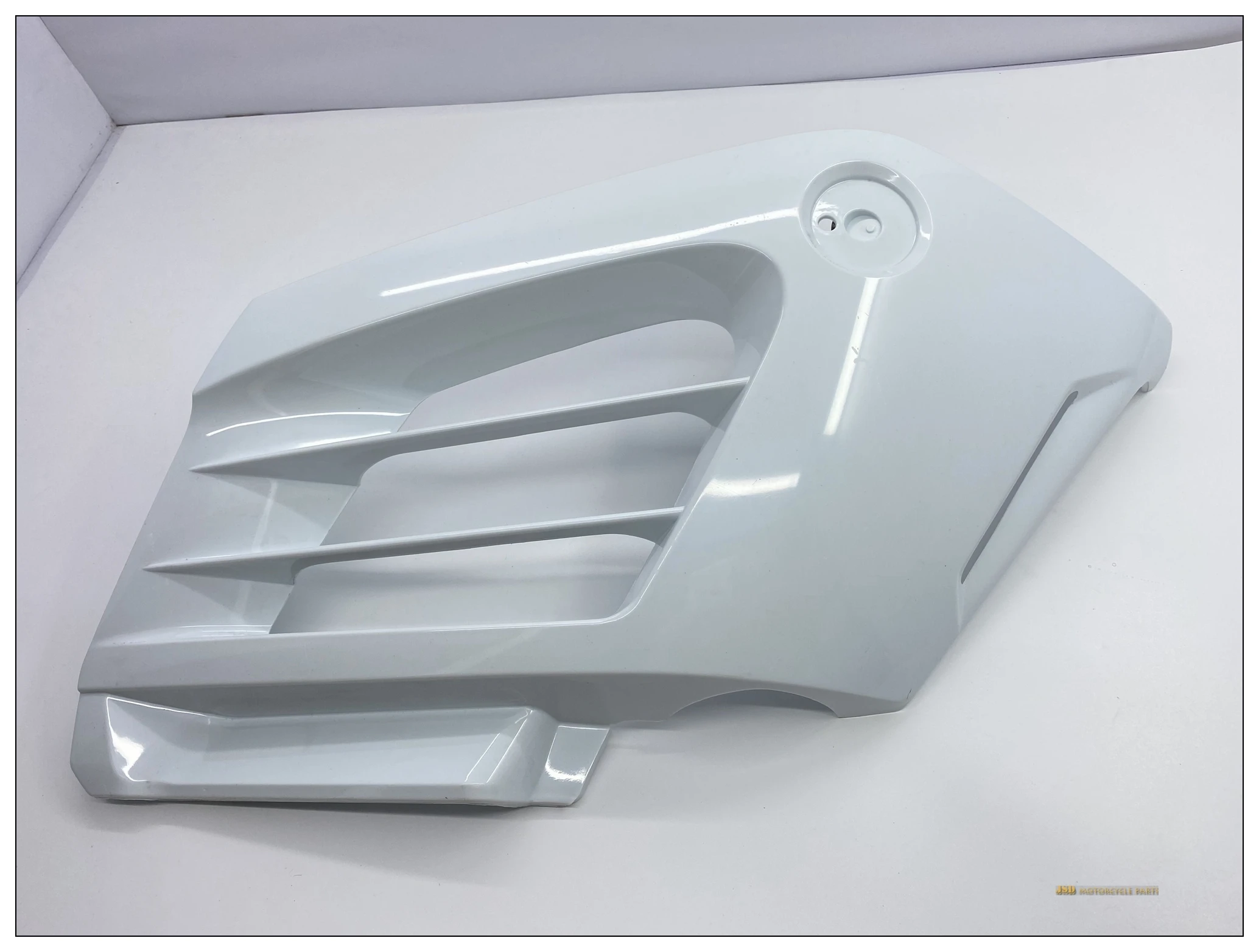 

Applicable to the front large side plate of Honda golden wing gl1800 f6b from 2012 to 2017