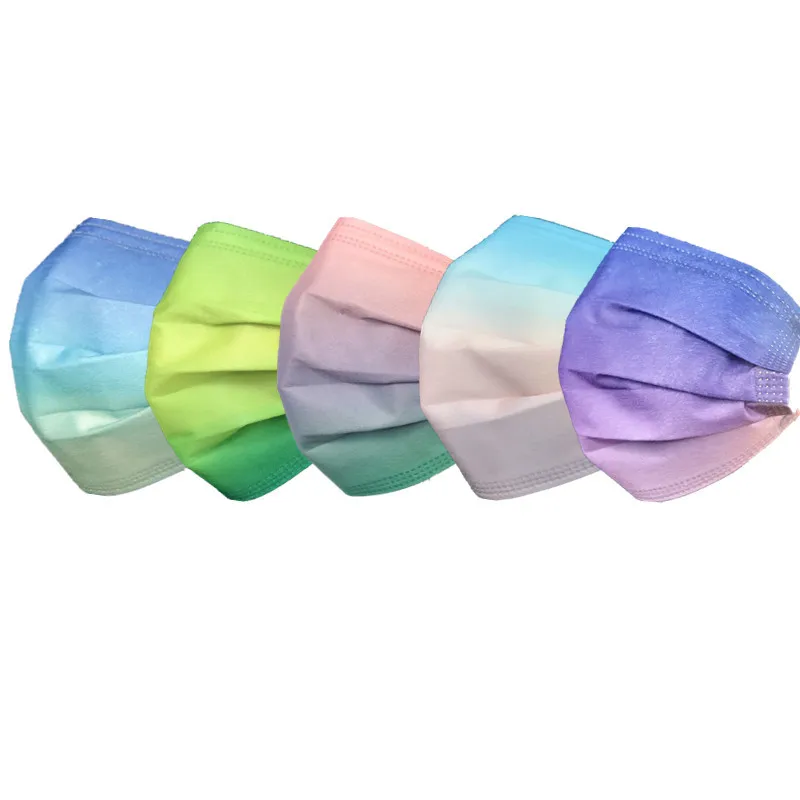 Masques réutilisables en tissu colorés déployés, montrant les attaches et les motifs variés.