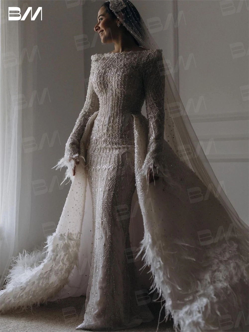 

Feathered Luxury Beaded Wedding Dresses For Women 2024 Long Sleeve With Shoulder Pad Arabic Bride Dresses With Long Chapel Train