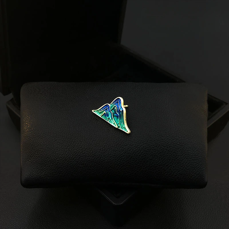 Mountain Brooch Men and Women Suit Neckline Collar Pin National Style Corsage Accessories Anti-Exposure Buckle Jewelry Gift 5611