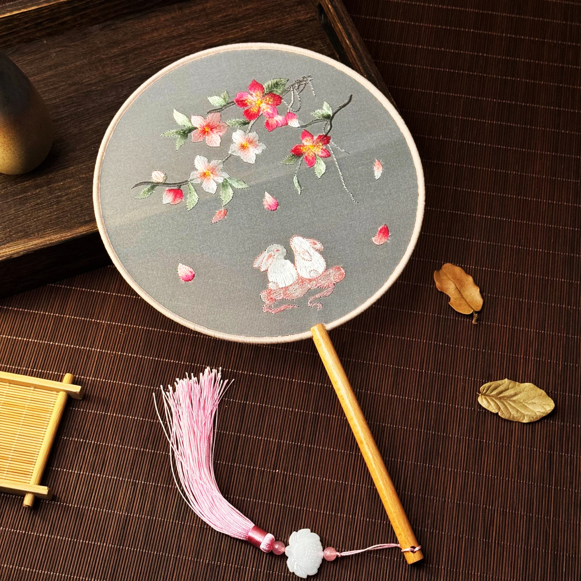 Vintage Hand Fan Chinese Ancient Style Phoenix Silk Embroidered Round Fan Ornaments Dance Performance Props Home Decoration hand fan,silk fans