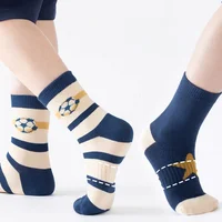 ZuQ 5 paires de chaussettes pour enfants, chaussettes en coton pour printemps et automne, chaussettes à rayures avec motif de football, chaussettes en coton pour garçons de 1 à 14 ans 4