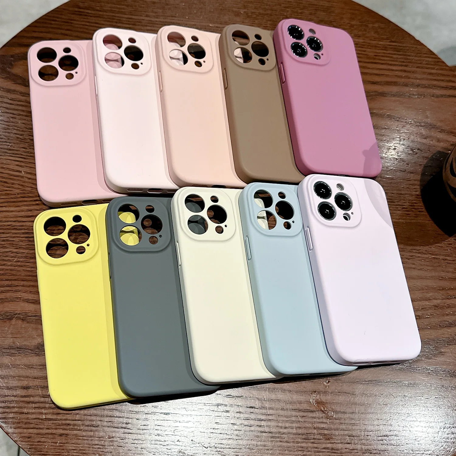 

Magnetic Adsorption iPhone 14 Pro Silicone Case With Shockproof and Anti-scratch Features For iphone15PlusCase