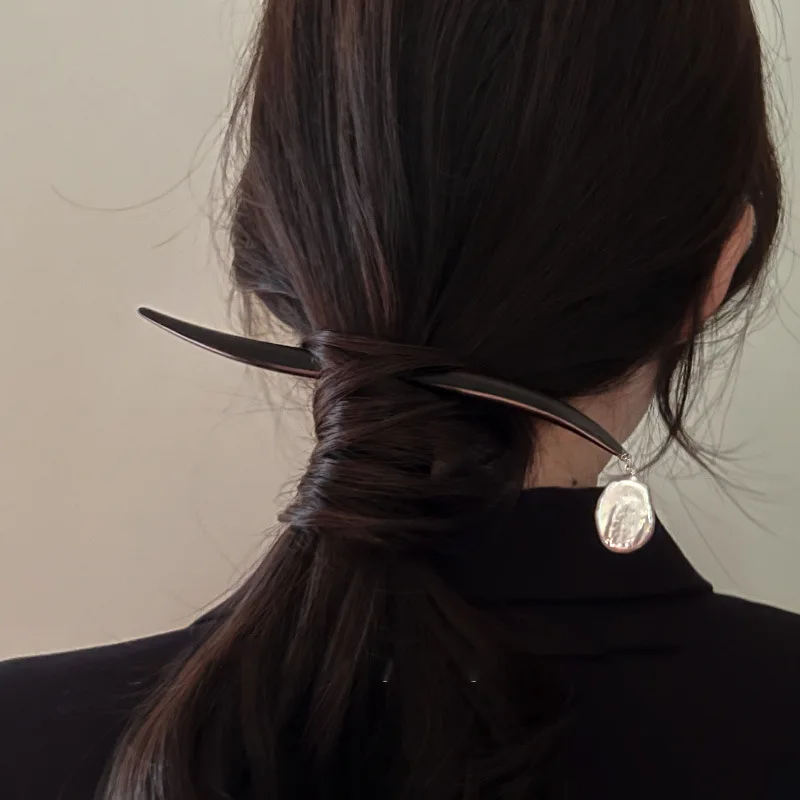 

Delicate and High-End Vintage Hair Accessories Classic-Style Baroque Pearl Sandalwood Disc Hairpin