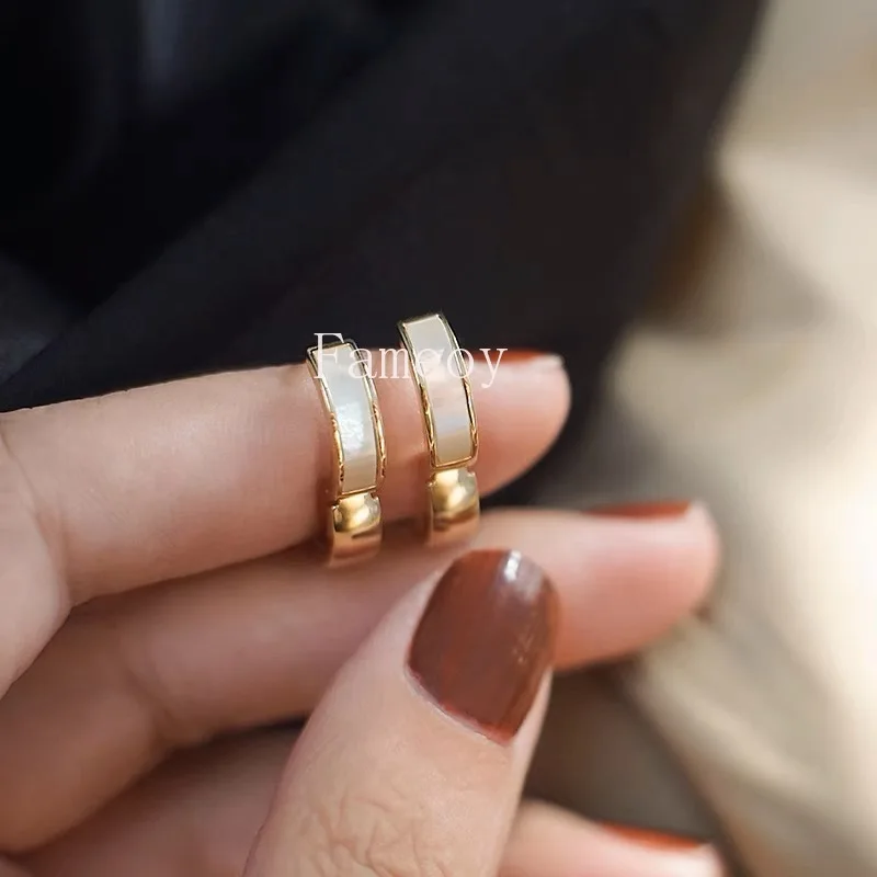 2024 New Fashion Classic Round Women's Earrings