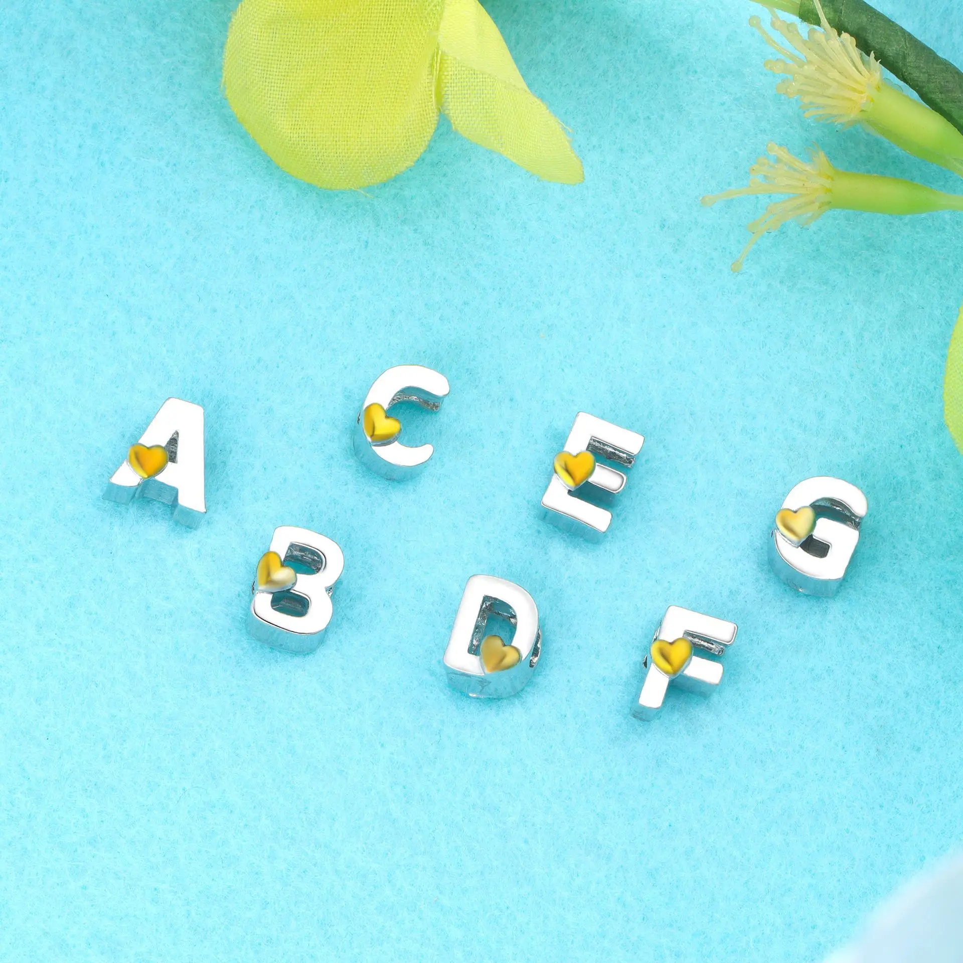 Tiny Mini Initial Alphabet Pendant Charms for Bangle Bracelet Gold Color Love Heart Mix Color Letter Pendants Jewellery Bijoux