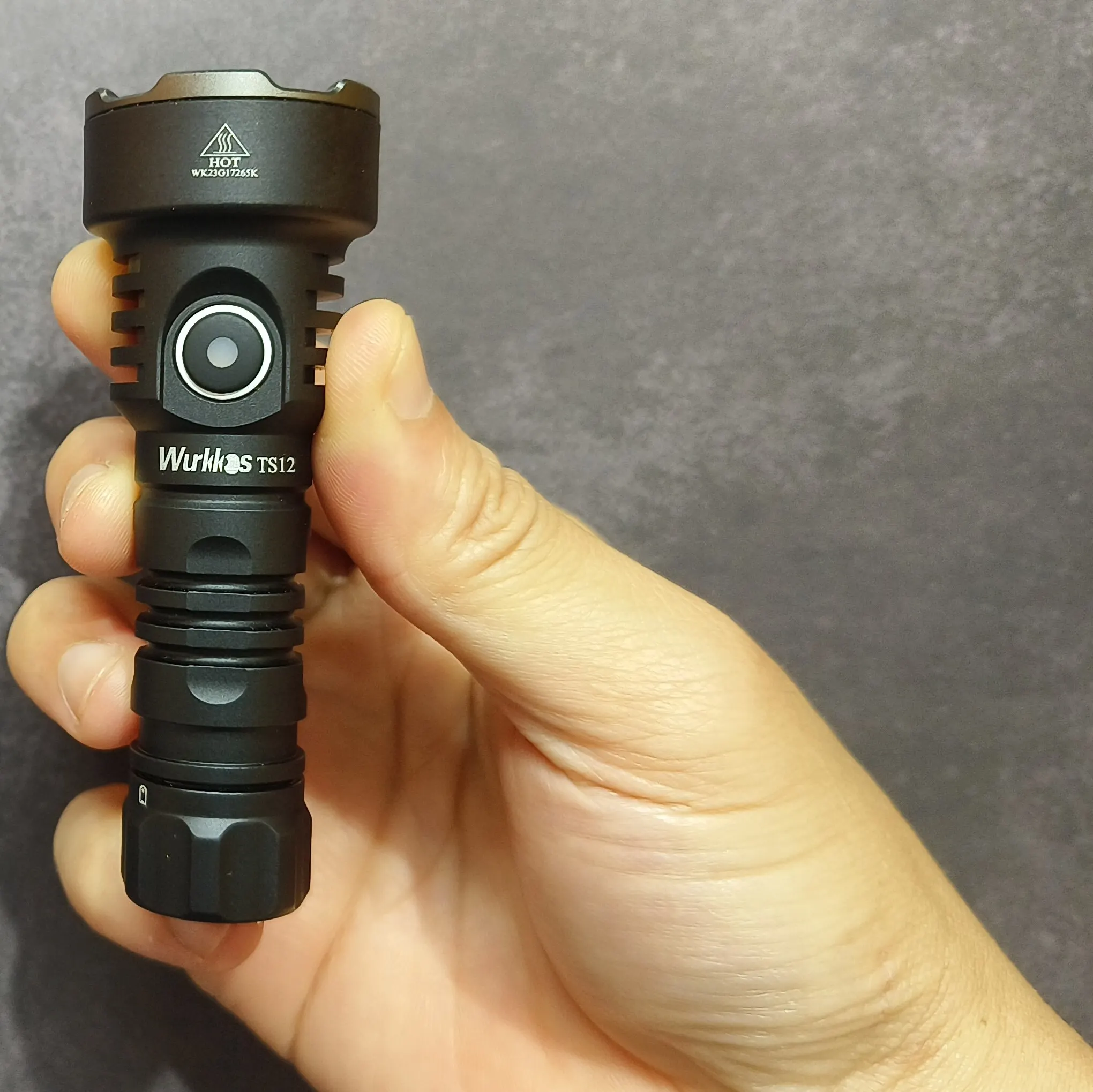 Wurkkos ts12ミニedc懐中電灯1050lm 432メートル強力な充電式ライト