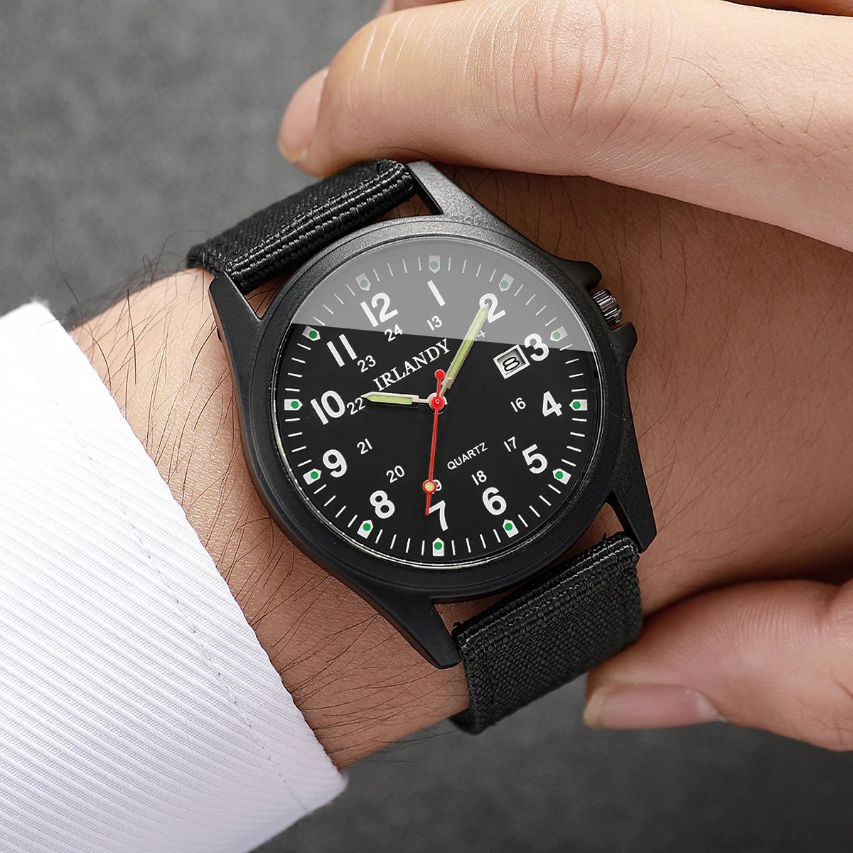 4pcs Men's Casual Watch Nylon Strap Sports Party Elegant Trendy Calendar Quartz Watch Set (Box Not Included)