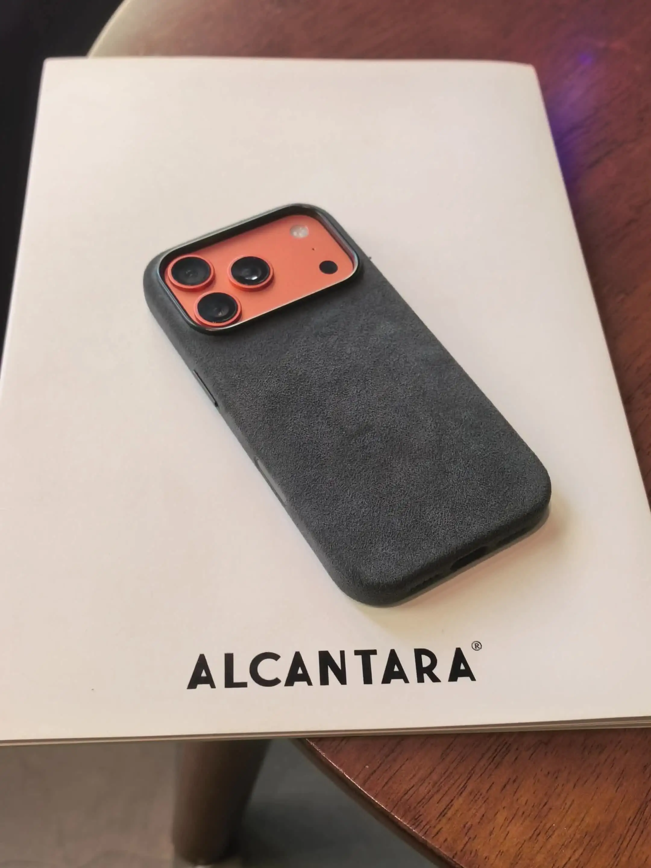 【未開封】iPhone16 pro MAX用アルカンターラ　高級スマホケース Amazon.co.jp: iPhone 16/16 Plus/16 Pro/16 Pro Max用高級