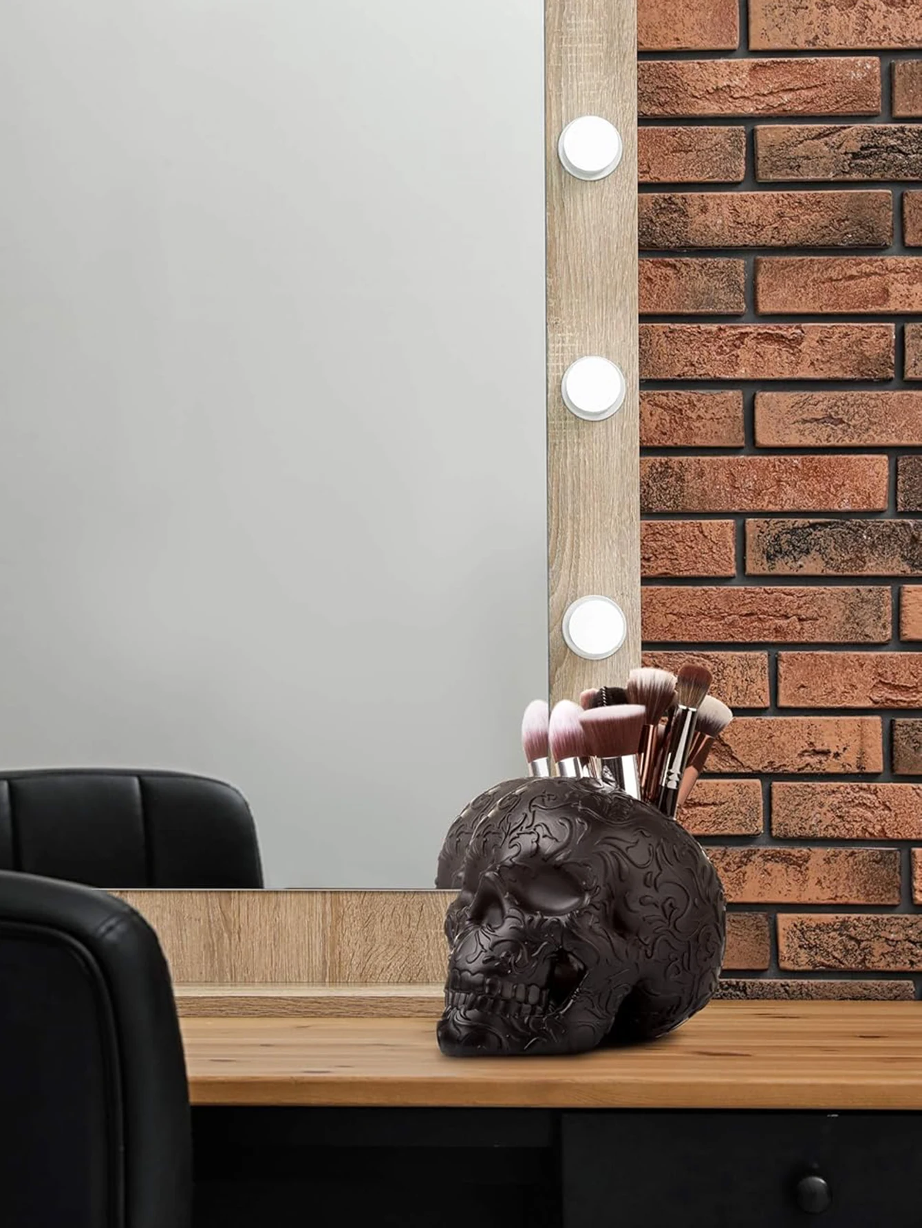 1Pc Halloween Skull Resin Eyebrow Brush Holder Suitable for Indoor and Outdoor Use Pen Holder Storage Decorative Crafts skull brush holder