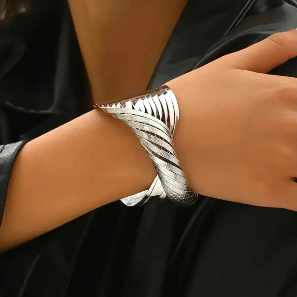 Vinatge Bold Matte Twisted Line Design Cuff Bangle for Women Men Hip Hop Style Bangles Versatile for Daily Wear Jewelry Gifts