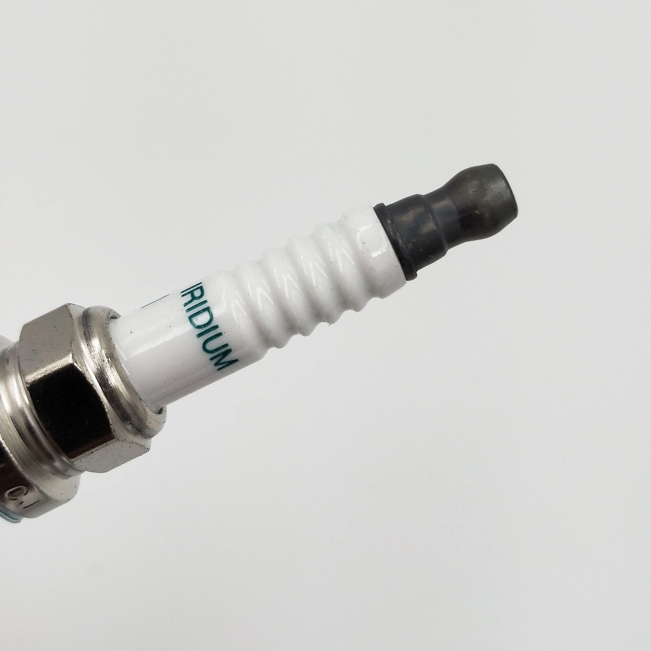 4PCS/lot SC20HR11 90919-01253 Iridium Spark plugs for Toyota corolla Carola Vios 1.6 AVENSIS Saloon YARIS Lexus ct spark plug