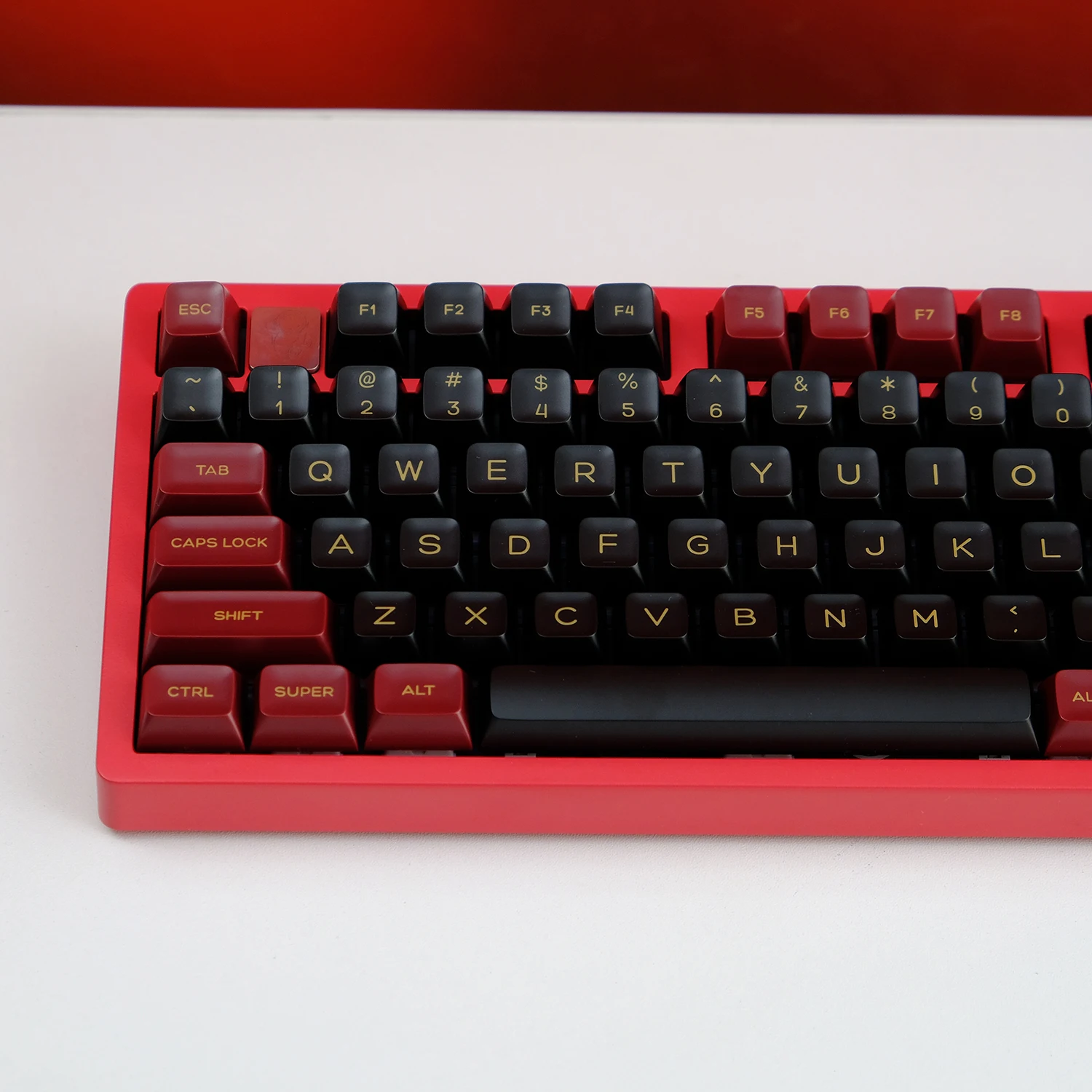GMK, Vermelho, Preto, Vermelho, 142 Chaves, Teclado
