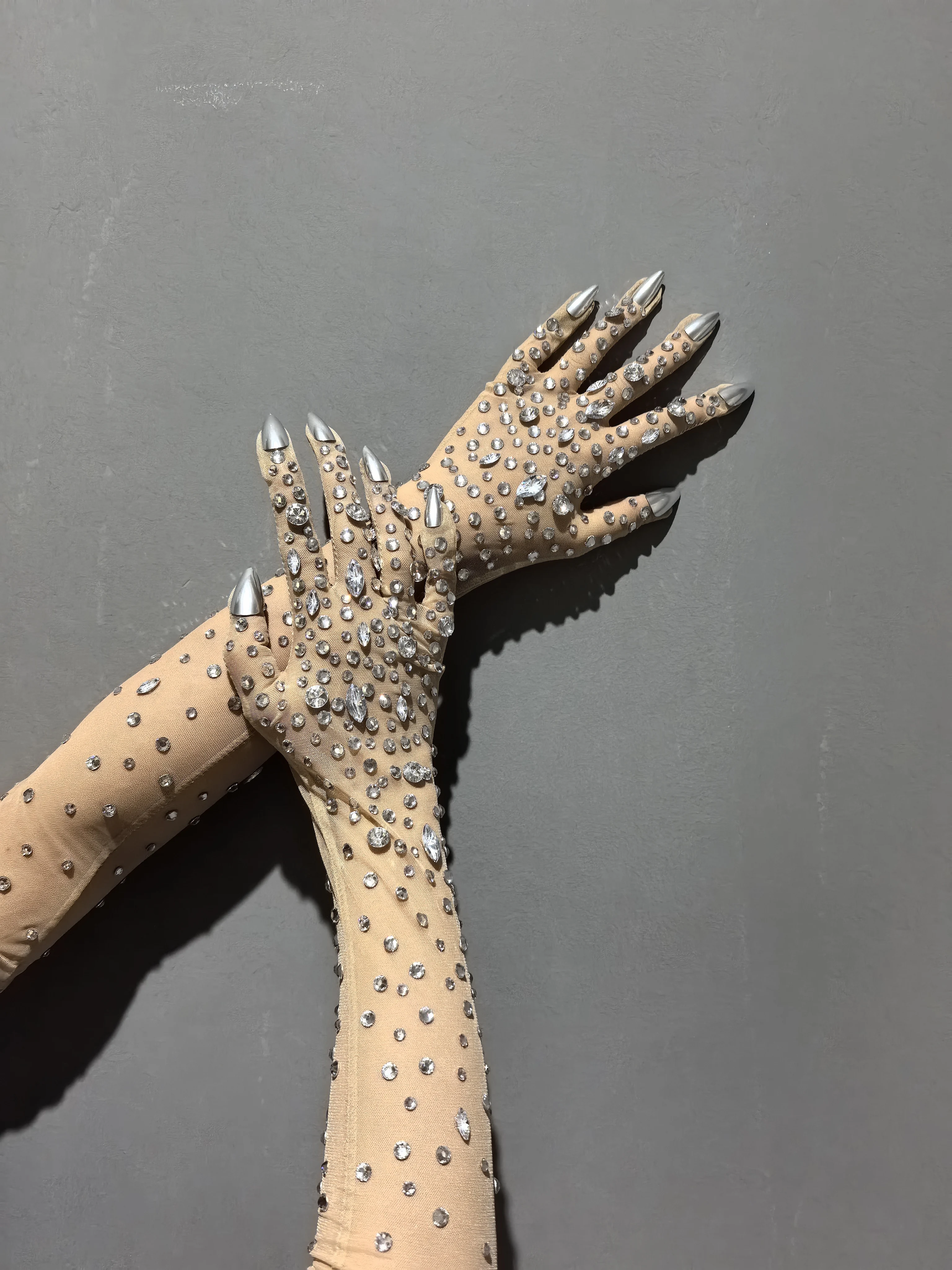 Sagester Neutral-toned gloves with crystals main image 1