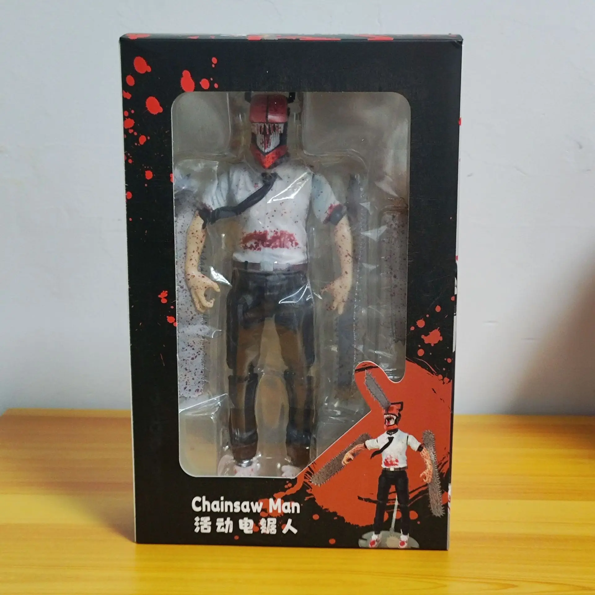 PVCおもちゃの箱に入ったアニメのチェーンソーマンのアクション