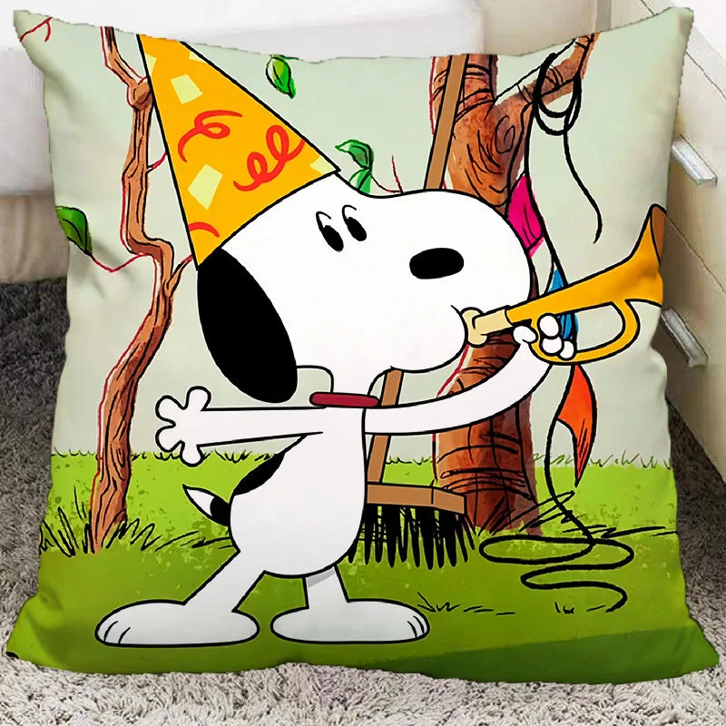thumbnail image 1 of Almohada con estampado de anime de Peanuts, cojín suave con dibujos animados kawaii de Snoopy y Charlie Brown, cojín decorativo para sofá, silla, cama de coche, 1 of 5