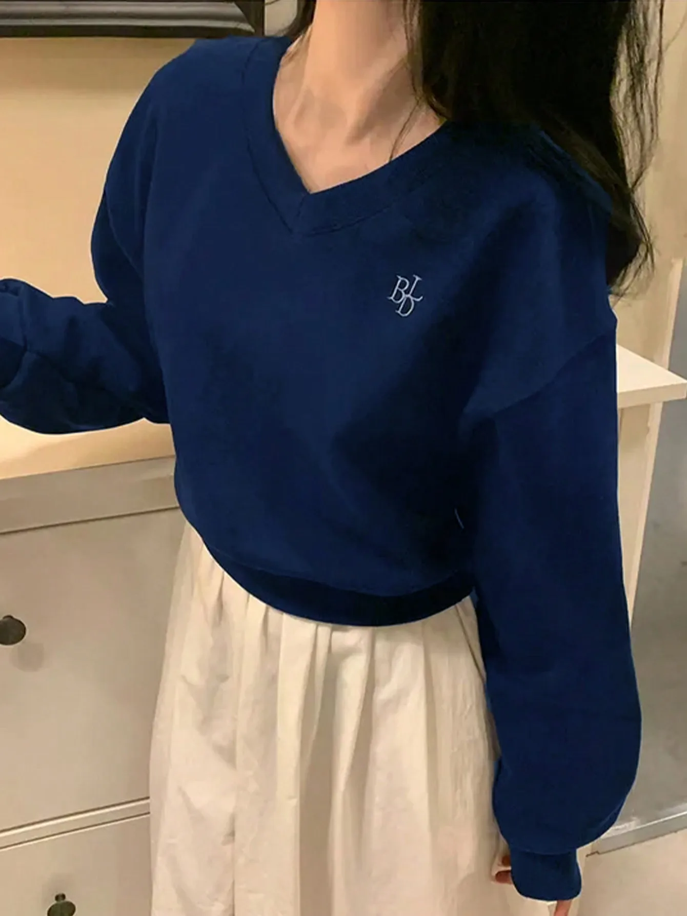 Korean V Neck Atmospheric Loose Sweatshirt for Women Autum Letter Long-Sleeved Pullover Knitwear Lazy High-End Top 2