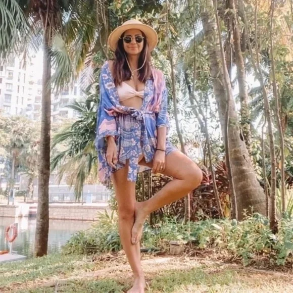 Vintage Star and Moon Floral Print Sashes Women Bohemian V Neck Batwing Sleeves Happie Short Robe Kimono