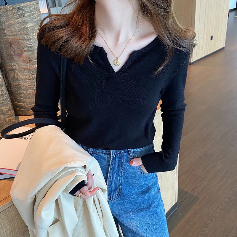 

2023 Autumn/Winter New Fashion Underlay Sweater,Age Reducing Elegant Design Sense V-neck Knitted Underlay Sweater for Women's