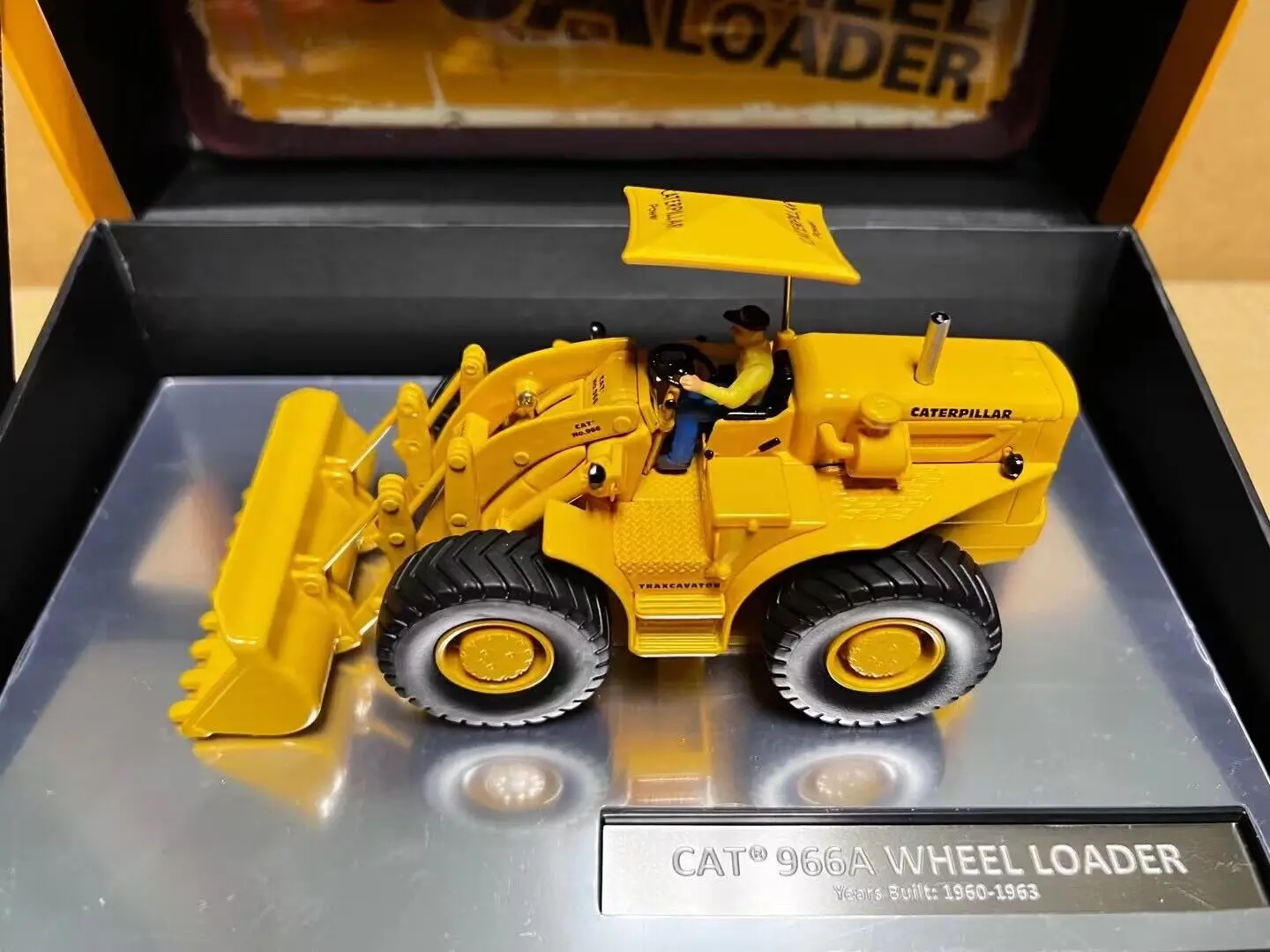 Cat 966A Wheel Loader 1960-1961 1/50 Scale Metal Model By DieCast Masters DM85579 New in Box