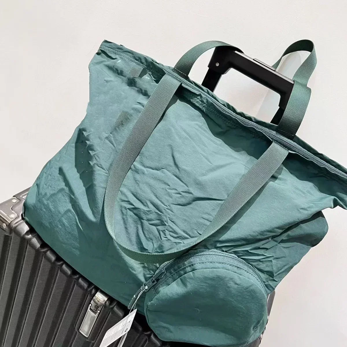 Рисунок 5 - LuluLogo 30L дорожные сумки через плечо