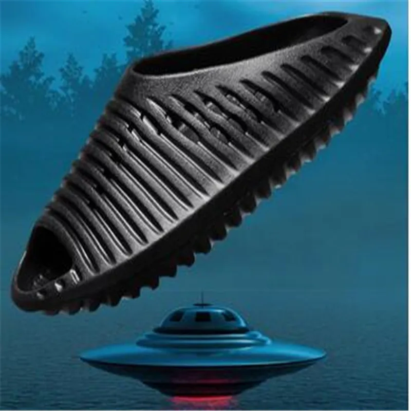 

New Personalized UFO Men Slippers Summer Beach Shoes Soft EVA Hollow Hole Peep Toe Slides Outdoor Casual Sandals Man Shoes Clogs