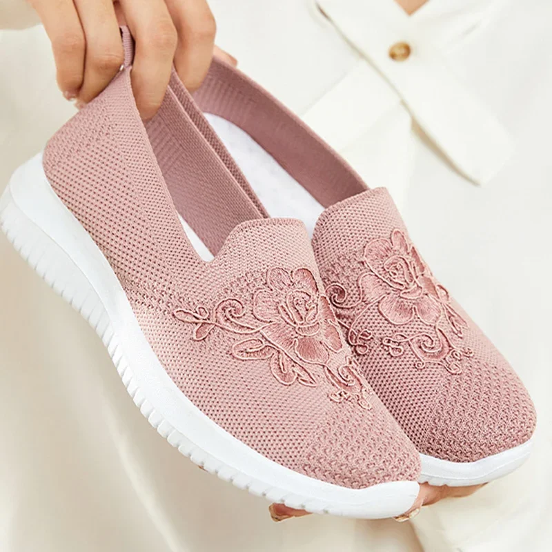 2025 New Floral Embroidered Flats Shoes Women Spring Summer Slip On Soft Sole Mother Shoes Woman Comfort Knitted Casual Shoes