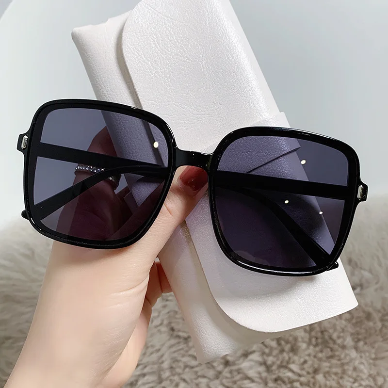 thumbnail image 1 of Gafas de sol cuadradas de gran tamaño Vintage 2025, gafas de sol con gradiente a la moda para mujer, gafas de diseño de marca de lujo Retro para mujer, 1 of 4