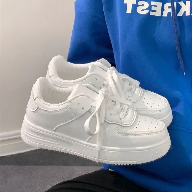 Zapatillas deportivas blancas pequeñas para mujer, zapatos cómodos a la moda, ligeros e informales para correr, combinan con tod 4