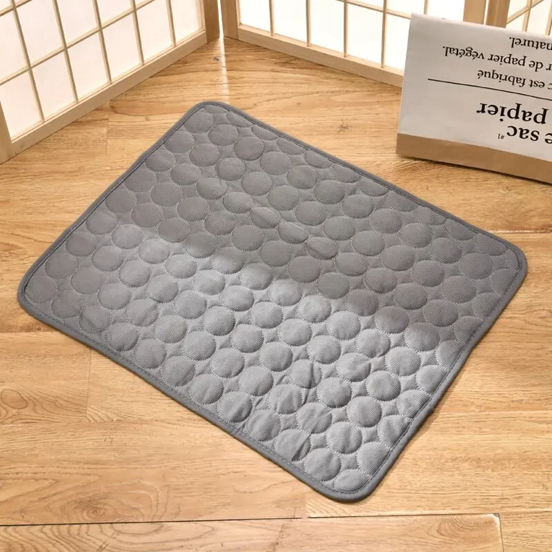 

Cooling Pad Dog Ice Silk Summer Cooling Breathable Cooling Washable Reusable Anti-bite Pet Cat Sleeping Pad 1 Piece Set Dogs