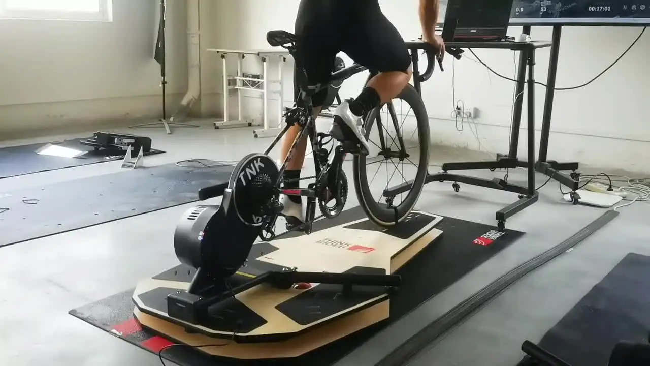 ThinkRider自転車パワートレーナーロッキングボード、屋内バイクホーム