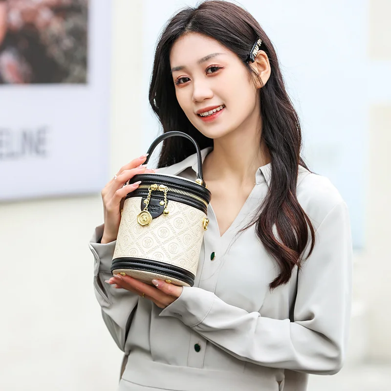 Disney Mickey Purses and Handbags Luxury Bucket Bags for Women Large Capacity Kawaii Crossbody Makeup Bag Anime Case Cute Wallet