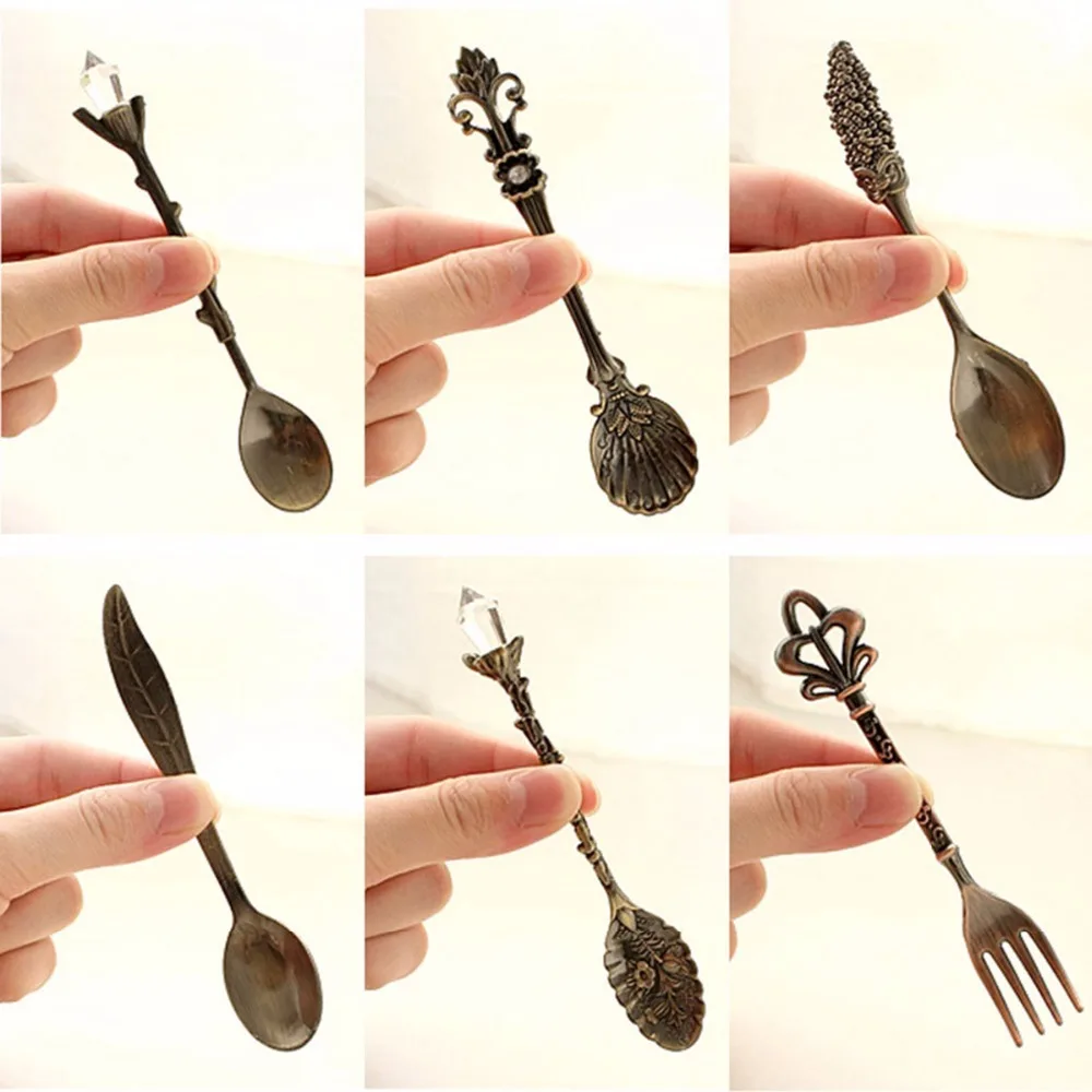 Vintage Spoons Fork Mini Royal Style Metal Gold Carved Coffee Snacks Fruit Prikkers Dessert Fork Kitchen Tool Teaspoon 6pcs 1set