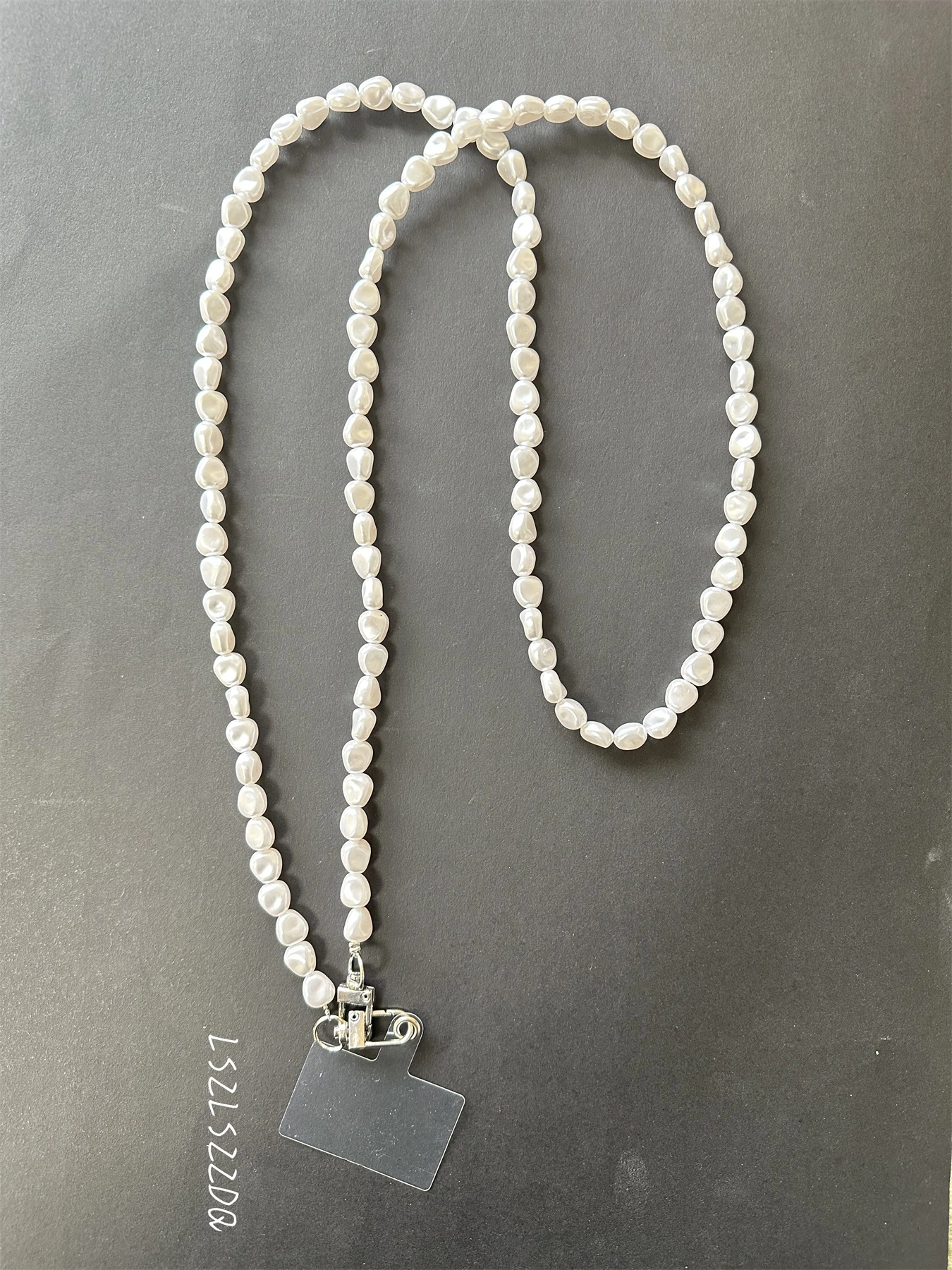 Luxury Simple Phone Crossbody Lanyard with Special-Shaped Pearl Chain