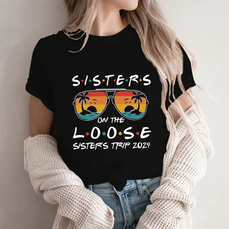 

2024 T-Shirt for Women Girls Funny Matching Summer Vacation Tees Sisters Group Weekend Trip Vacay Tee Tops Sisters on The Loose