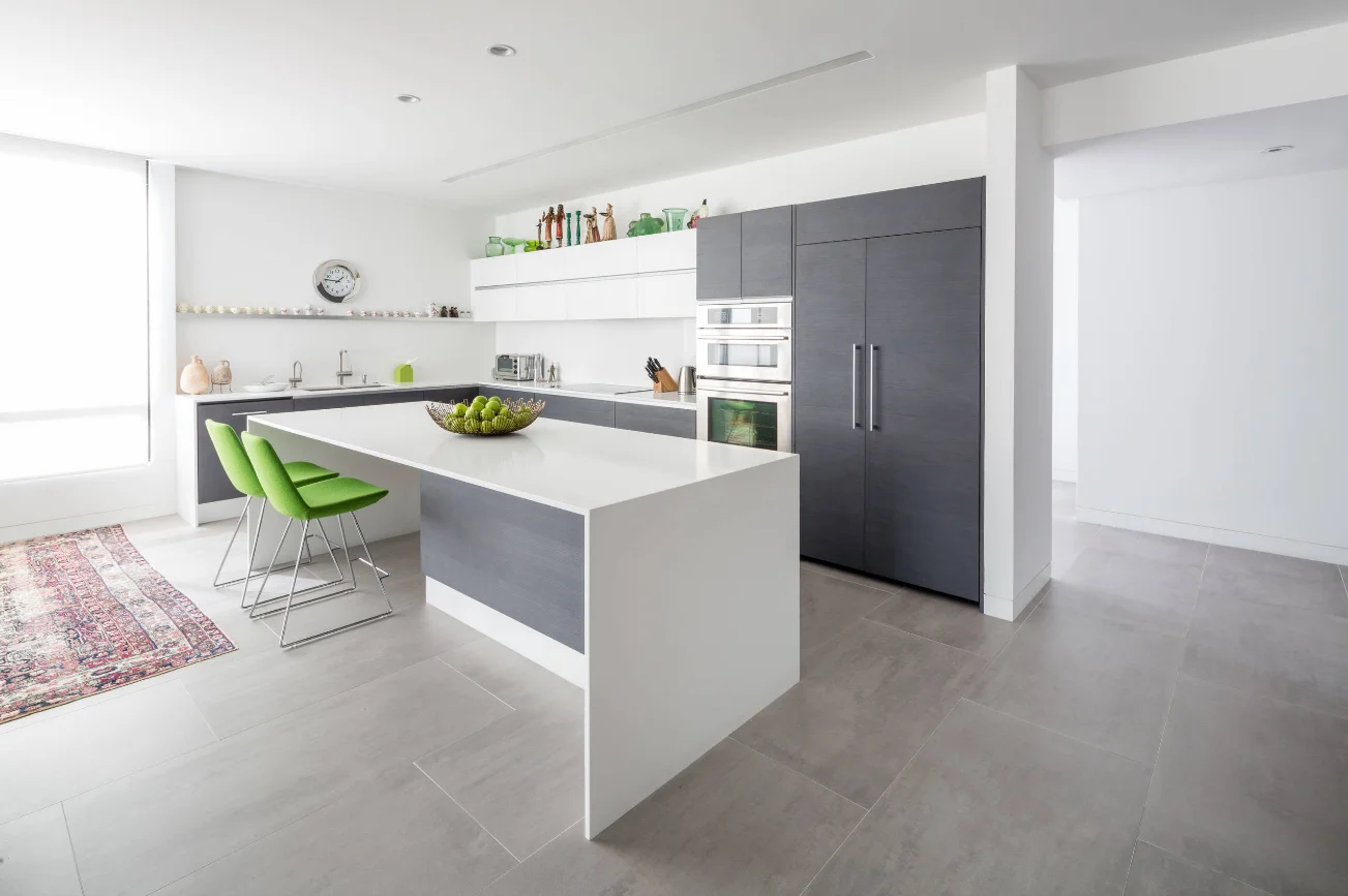 Modern Style Simple Warm Light Color Solid Wood Customizable Kitchen Cabinet