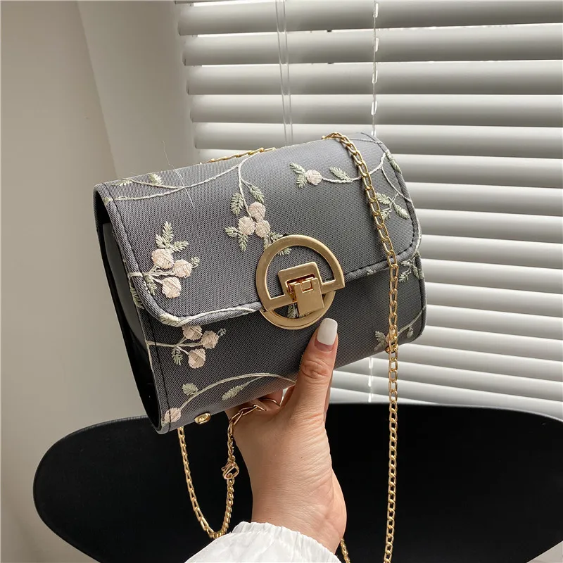 2022 New Fashion Embroidery Craft Flowers Realistic Women's Bag Ladies French Shoulder Bag INS Simple Travel Shopping Daily Wear
